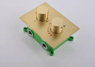 Mawialux Pointer thermostatische inbouw regendoucheset vierkant geborsteld goud
