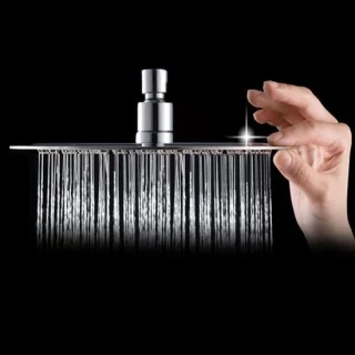 Luxe regendouche met strakke chroomafwerking