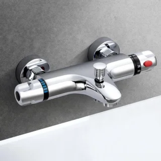 Thermostatische bad- en douchekraan van messing