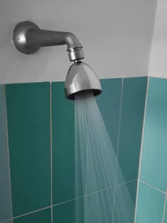 Verchroomde douchekop