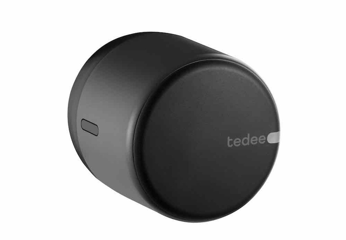 De New Tedee GO V2 black | universeel smartlock | monteer over je huidige sleutel | openen op afstand | Bluetooth | Matter | auto-lock | Méér functies icm Tedee Wifi Bridge in één oogopslag