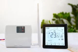 Smart WiFi Draadloze Thermostaat | Touchscreen | Voor C.V.-Installatie | Programmeerbaar | Tuya App | Google Home en Alexa | Zwart | Smartlife