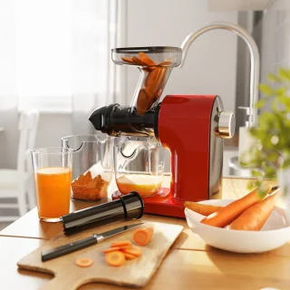KitchenBrothers Slowjuicer Compact Rood