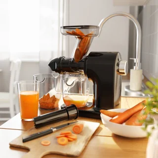 KitchenBrothers Slowjuicer Compact Zwart
