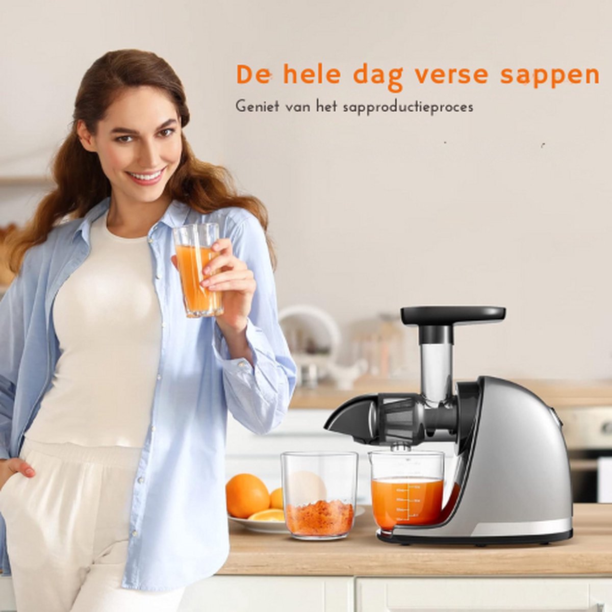Slowjuicer horizontaal met zeef en maatbeker