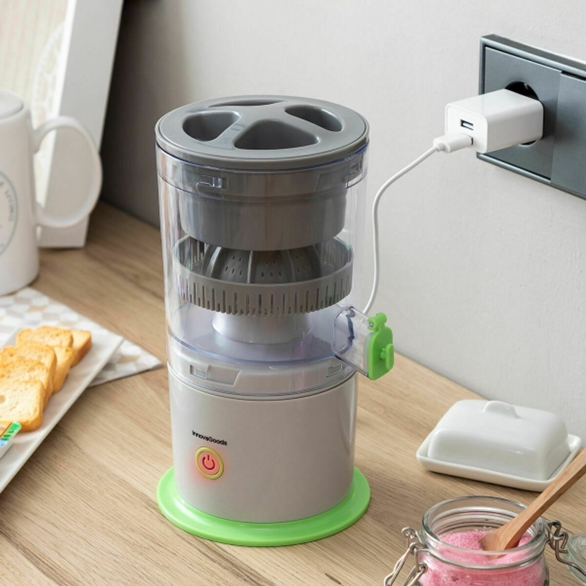 Slowjuicer sapcentrifuge elektrisch oplaadbaar voor binnen en buiten