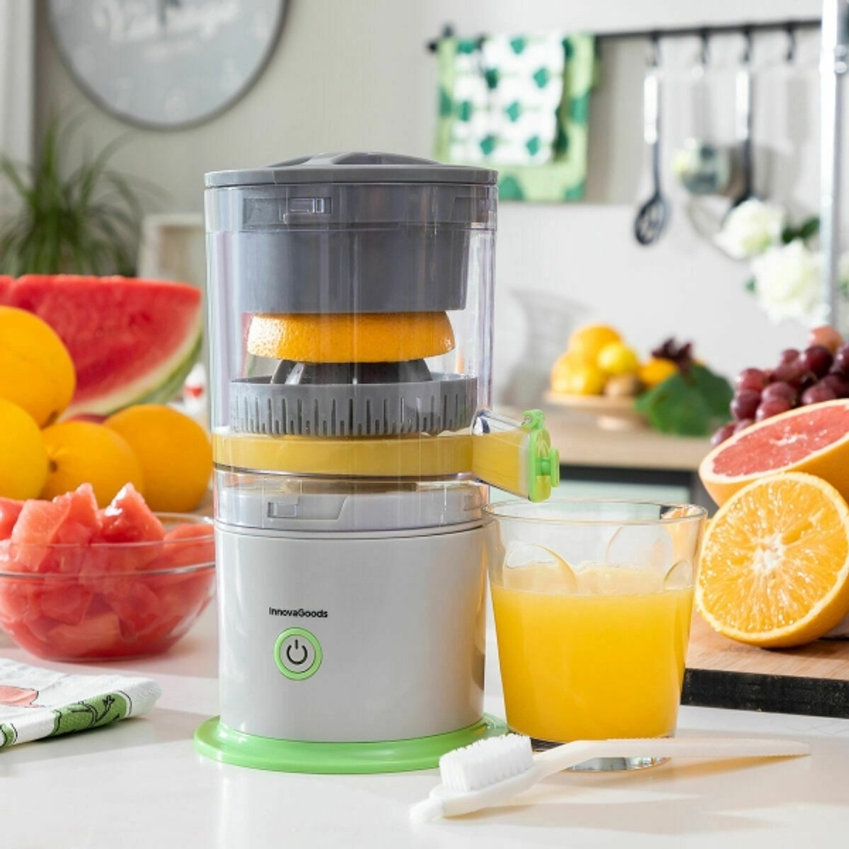 Slowjuicer sapcentrifuge elektrisch oplaadbaar voor binnen en buiten