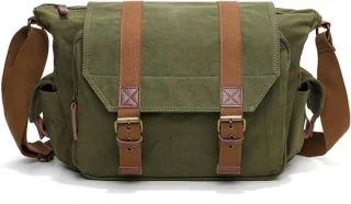 Een vintage messenger die meebeweegt tussen camera en dagelijks gebruik