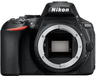Nikon D5600 + AF-P DX 18-55mm SLR-kit Zwart