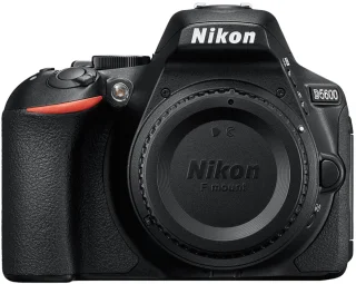 Nikon D5600 + AF-P DX 18-55mm SLR-kit Zwart