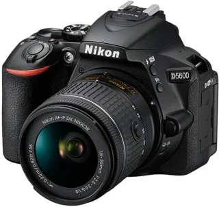 Nikon D5600 + AF-P DX 18-55mm SLR-kit Zwart