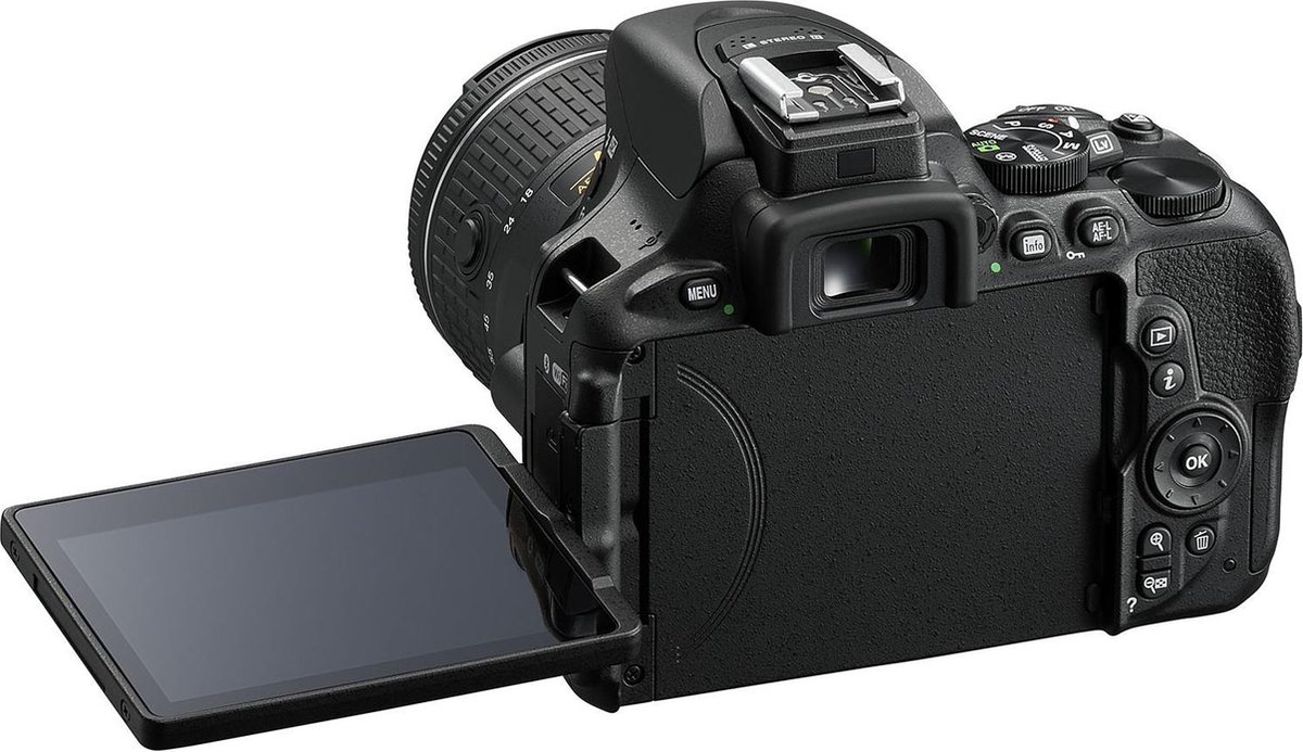 Nikon D5600 spiegelreflexcamera + AF-P 18-55mm lens