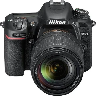 Nikon D7500 Spiegelreflexcamera AF-S 18-140mm VR