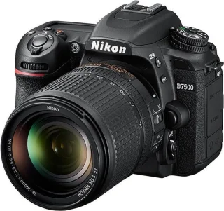 Nikon D7500 Spiegelreflexcamera AF-S 18-140mm VR