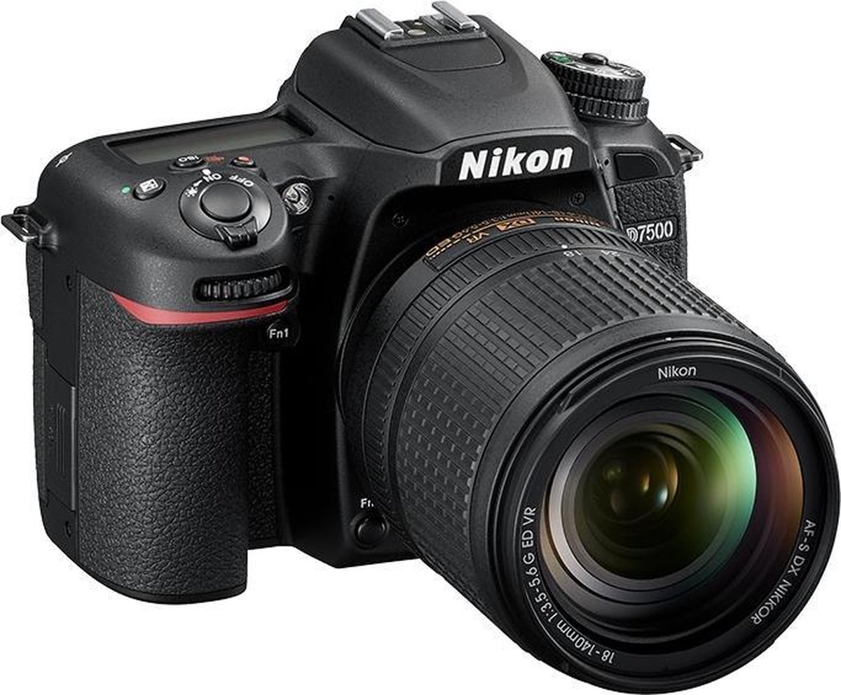 Nikon D7500 Spiegelreflexcamera AF-S 18-140mm VR