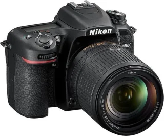 Nikon D7500 Spiegelreflexcamera AF-S 18-140mm VR