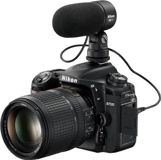 Nikon D7500 Spiegelreflexcamera AF-S 18-140mm VR