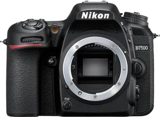 Nikon D7500 Spiegelreflexcamera AF-S 18-140mm VR