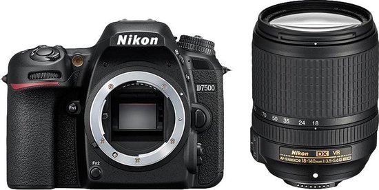 Nikon D7500 Spiegelreflexcamera AF-S 18-140mm VR
