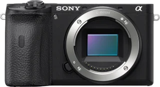 De Sony A6700 met 16-50mm lens zwart in één oogopslag