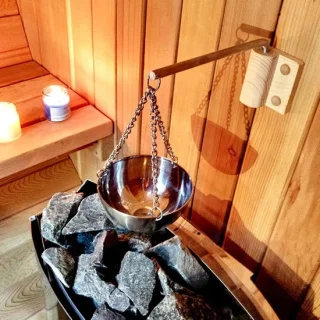 Aroma bowl voor sauna van ShopVlot - roestvrijstaal met houten plaat