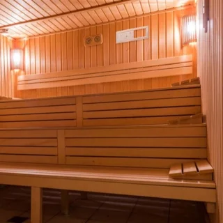 Houten ventilatiepaneel voor sauna en stoomkamer