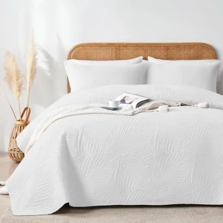 Omgoods - Ultrasonic Bedspread 220x240cm - Witte Beddeken met Bladerenpatroon