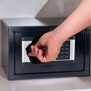 Wat vinden we goed aan de NAIZY Elektronische Meubelkluis Middelgroot 35x25x25 cm