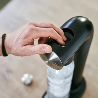 BRITA sodaONE bruiswatermachine zwart inclusief PET-fles en CO2-cilinder
