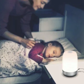 Wake Up Light - 5 LED Kleuren - Natuurgeluiden - Wit - Nachtlampje - Slaaptrainer - Leeslamp - Tafellamp - Bedlamp Kinderen - Digitale Alarmklok en Wekker - Lichtwekker - Leeslampje - Wekkerradio - Wekker met Licht - Digitale Alarmklok - Slaapwekker