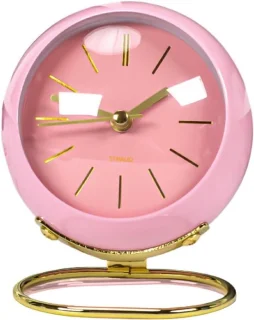 Roze lichtgevende wekker met metalen frame