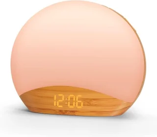 Zonsopgang wekker in houtlook met wit