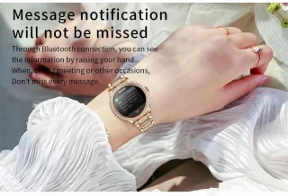Knobbout 1.32” Stijlvolle Dames Smartwatch met Diamanten – Bluetooth Bellen, AI Spraakassistent, Gezondheidsmonitoring, IP67 Waterdicht, Sportmodi- Zilver staal band met kristallen + extra siliconen band