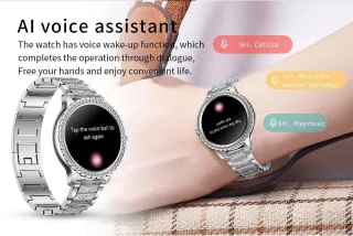 Knobbout 1.32” Stijlvolle Dames Smartwatch met Diamanten – Bluetooth Bellen, AI Spraakassistent, Gezondheidsmonitoring, IP67 Waterdicht, Sportmodi- Zilver staal band met kristallen + extra siliconen band
