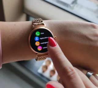 Kiraal Glimmer Dames Smartwatch Goud