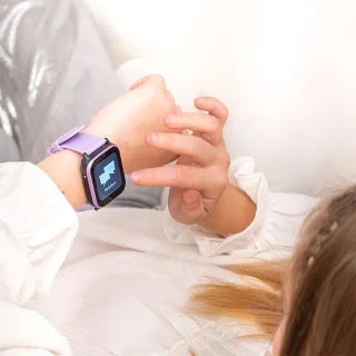 One2track Connect NEXT paars GPS horloge kinderen