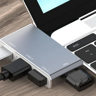 Docking station USB-C hub 4-in-1