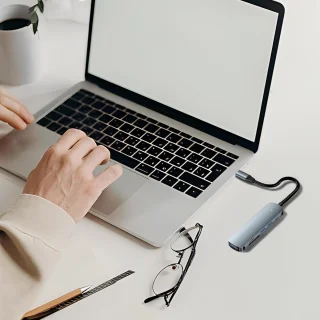 USB-C multiport hub 6-in-1