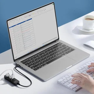 USB data hub - multiport adapter - zwart