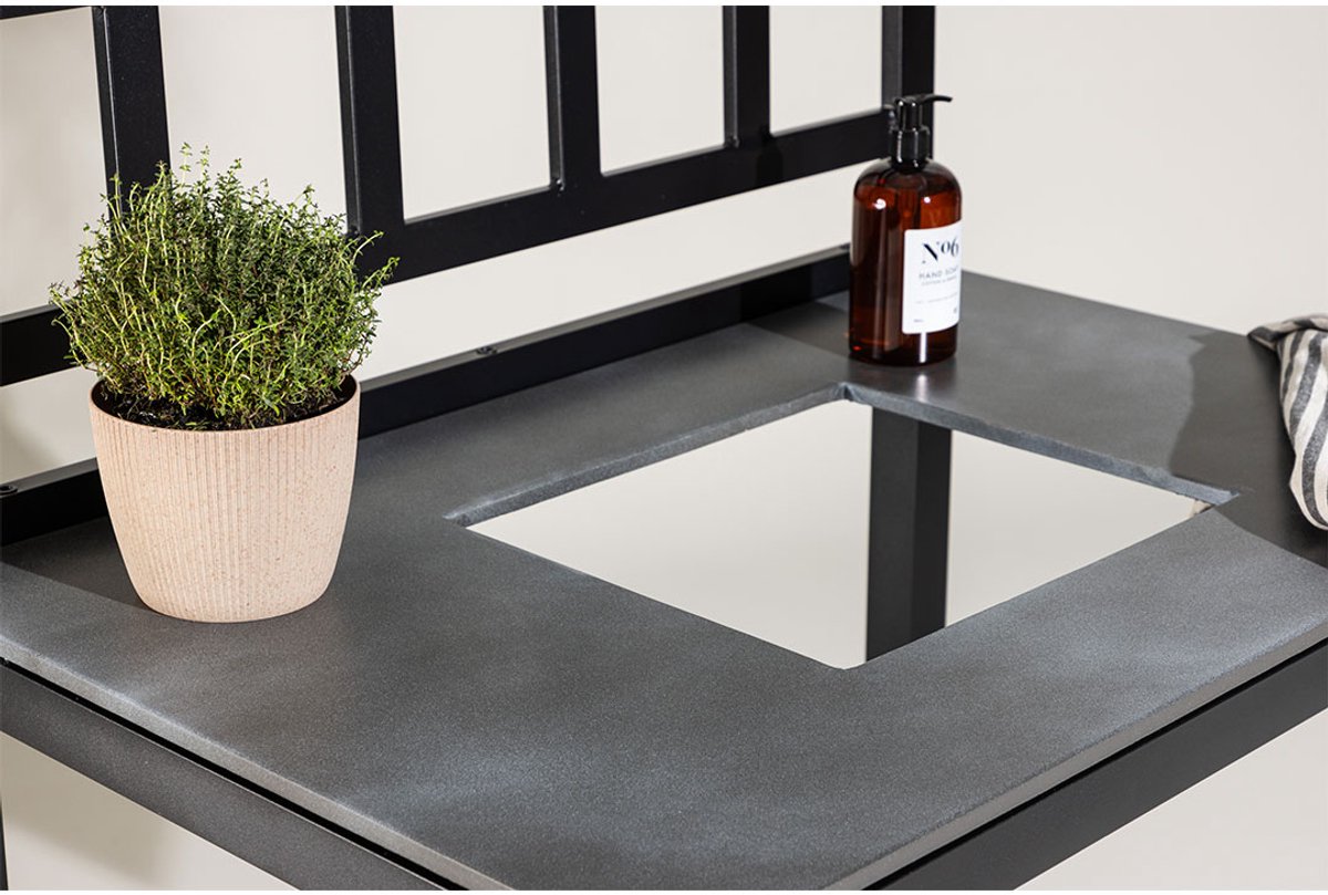 Wat vinden we goed aan de Alicante buitenkeuken middenstuk zwart