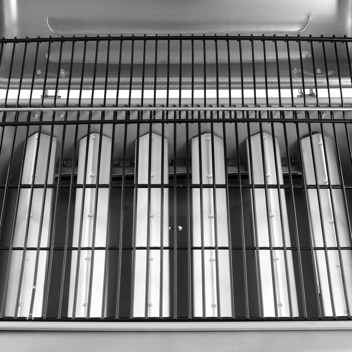 Wat vinden we goed aan de The Living Store Gasbarbecue 6 branders zilver staal