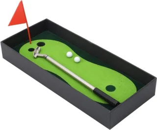 Klein van formaat, groot plezier: Mini Golfset voor thuis en op kantoor