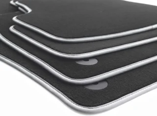 De VW Golf 5/6 velours automatten 4-delig zwart in één oogopslag