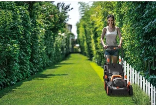 Accugrasmaaier - Professionele Grasmaaiers - Gazontrimmer - Snijbreedte 40 cm - met Mulchfunctie - Krachtige Borstelloze Motor - Zonder Kabel - Accu - Oplader - 40V - Ideaal voor Tuinen tot 500 m² - Zwart