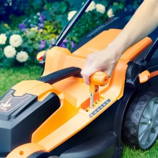 Accugrasmaaier - Elektrische Grasmaaiers - Gazontrimmer - Grastrimmer - met Mulchmaat 40L - Snijbreedte 37cm - Maaibreedte 300m² - Maaihoogte op 6 Niveaus - 2 x 4000 mAh Lithium-ion Accu - Oplader - 24V - Zwart&Oranje