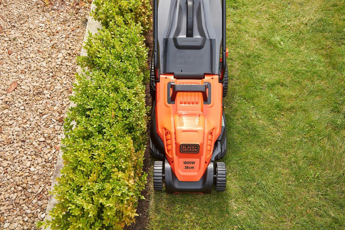 Wat vinden we goed aan de B+D Easy Steer 38cm Maaier 1600W 45L