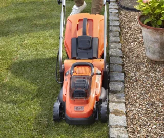 Black+Decker 18V 2x4.0Ah 33cm Grasmaaier 35L