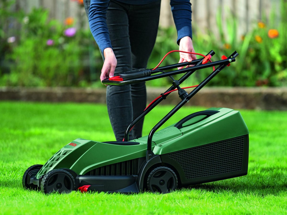 Wat vinden we goed aan de Bosch EasyRotak 32-220 elektrische grasmaaier 32cm