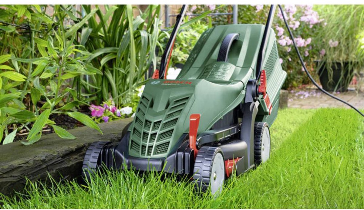 Wat vinden we goed aan de Bosch UniversalRotak 34-405 Elektrische Grasmaaier 1300W