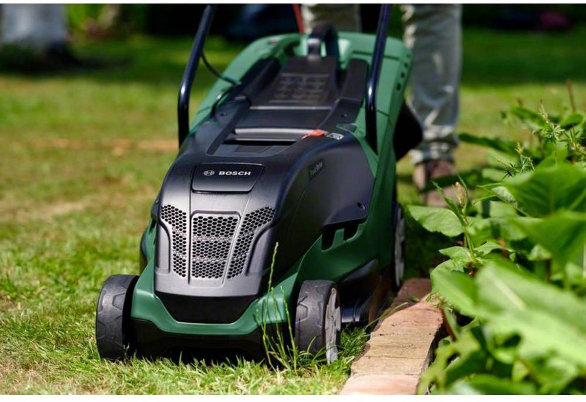 Bosch UNIVERSALROTAK 450 Elektrische Grasmaaier 1300W 34cm